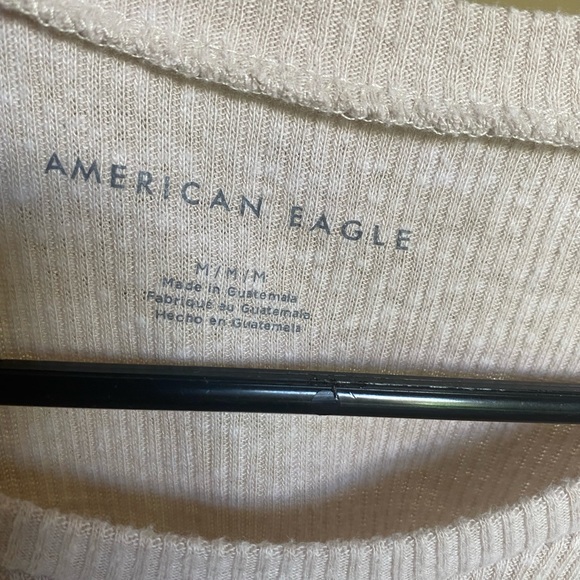 American eagle crop top with a tie at bottom - Picture 2 of 2